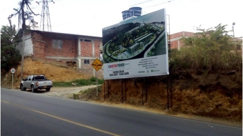 Cierre de un costado de la vía al mar, (o avenida el libertador)-cerca a zona de obra 