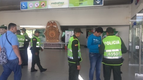  Avanza en Metrolínea campaña de la Policía Nacional #ElQueLaHaceLaPaga