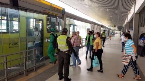 Metrolínea mejora frecuencias en hora pico para prevenir el Covid-19