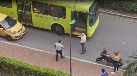 Metrolínea rechaza agresión a operador de bus
