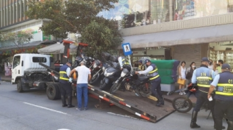 Controles al carril exclusivo de Metrolínea continuarán para evitar que lo invadan