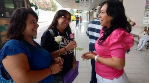 Metrolínea conmemoró el Día de la Mujer con las usuarias del SITM