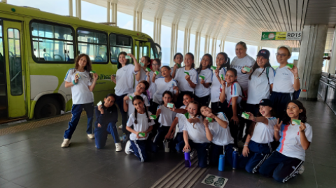 Estudiantes del Gimnasio Cantillana, aprenden normas de comportamiento en el sistema de transporte 